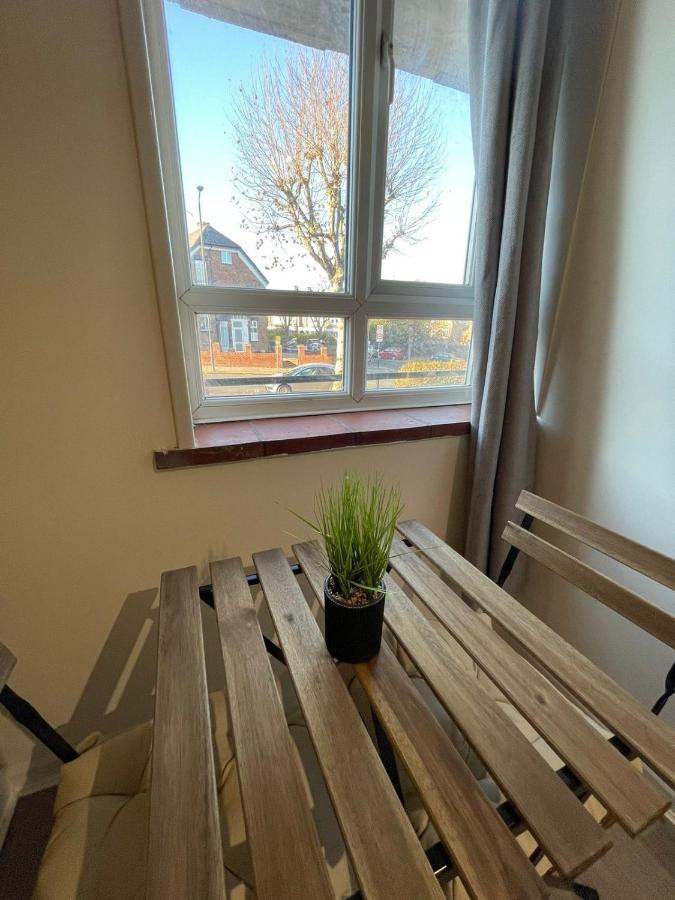 Willesden Green Rooms Лондон Екстериор снимка