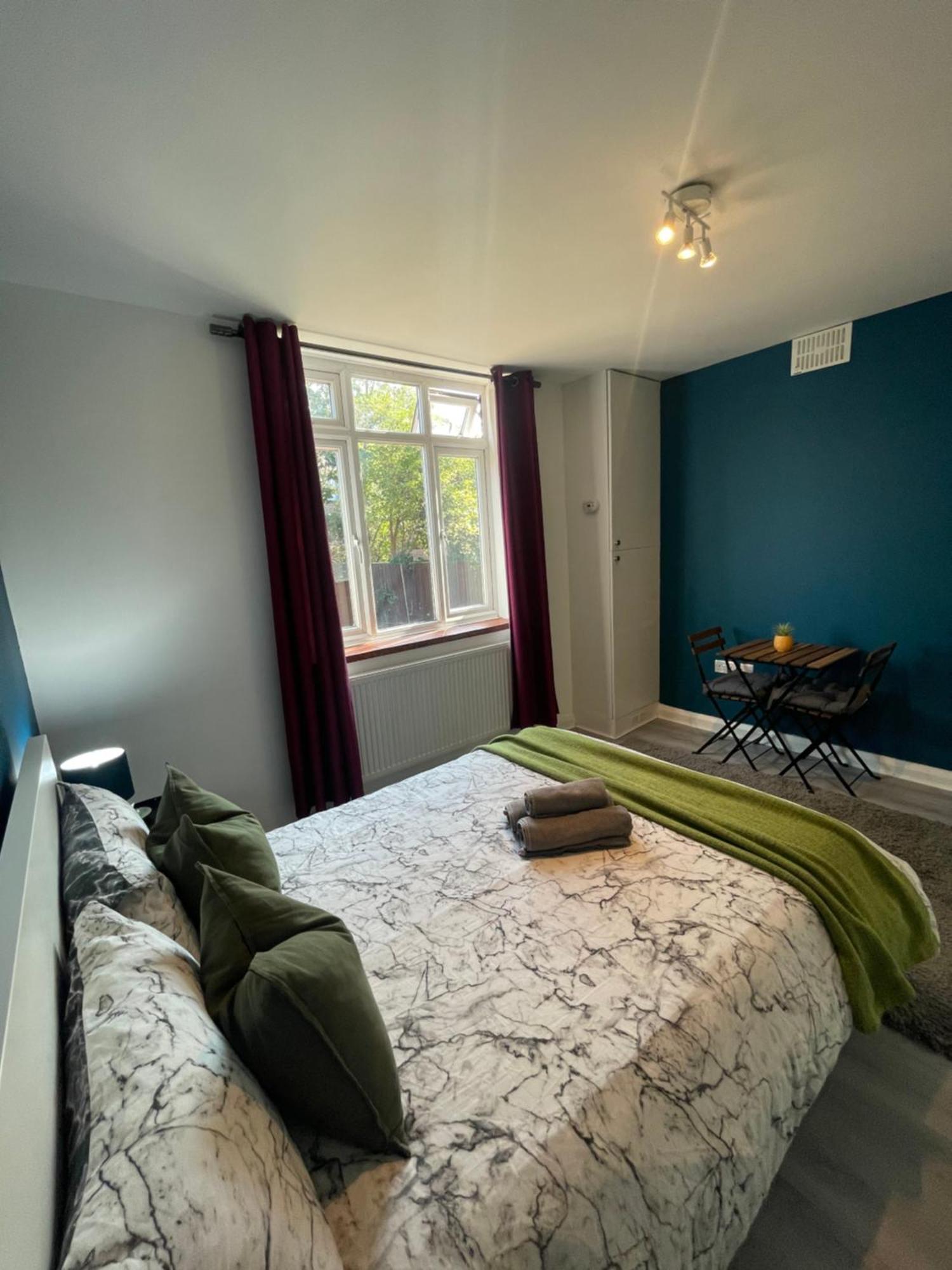 Willesden Green Rooms Лондон Екстериор снимка