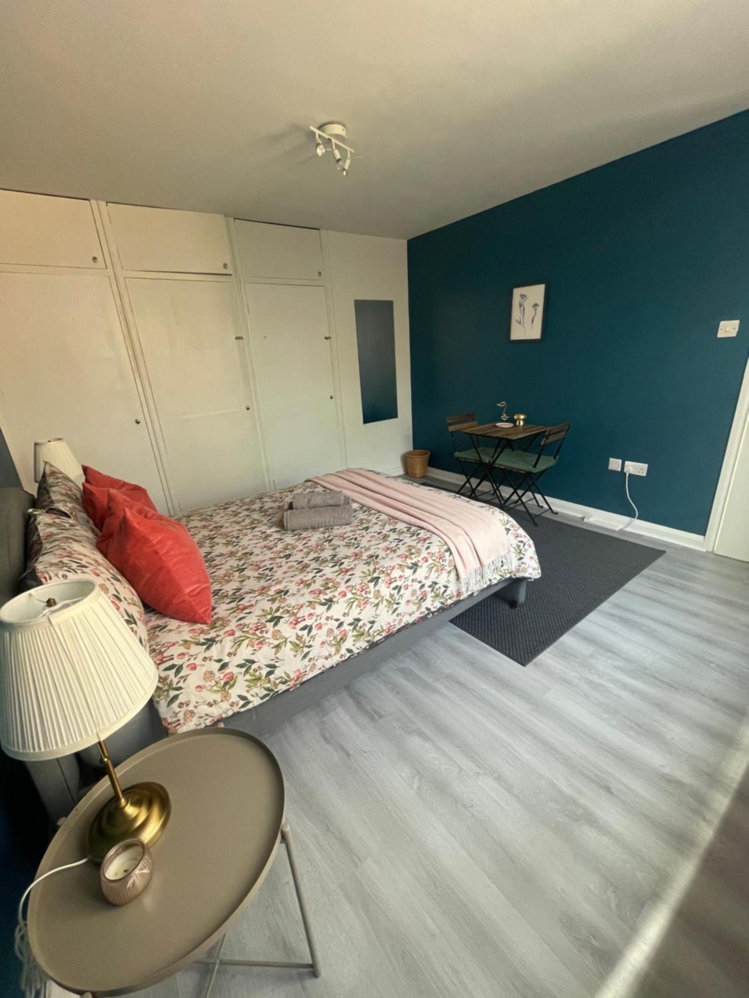 Willesden Green Rooms Лондон Екстериор снимка