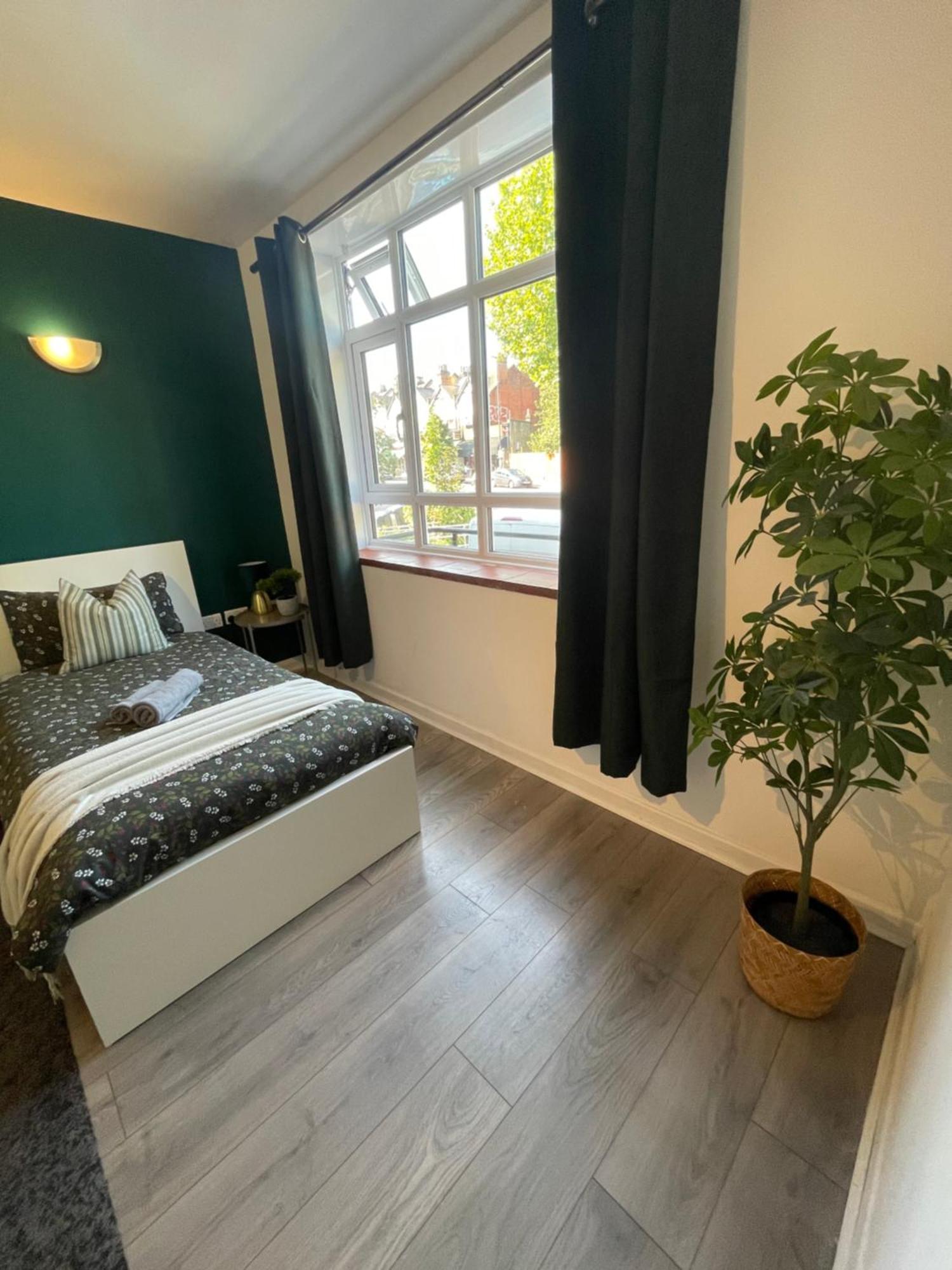 Willesden Green Rooms Лондон Екстериор снимка